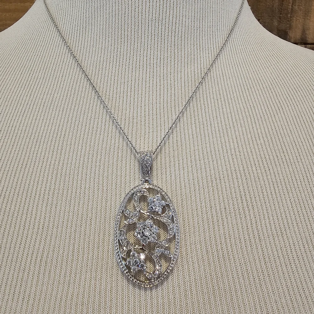 Sterling silver oval pendant with CZ flowers & leaves on sterling chain - Picture 2 of 7